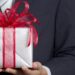 Nên mua gì làm quà tặng đối tác nước ngoài?