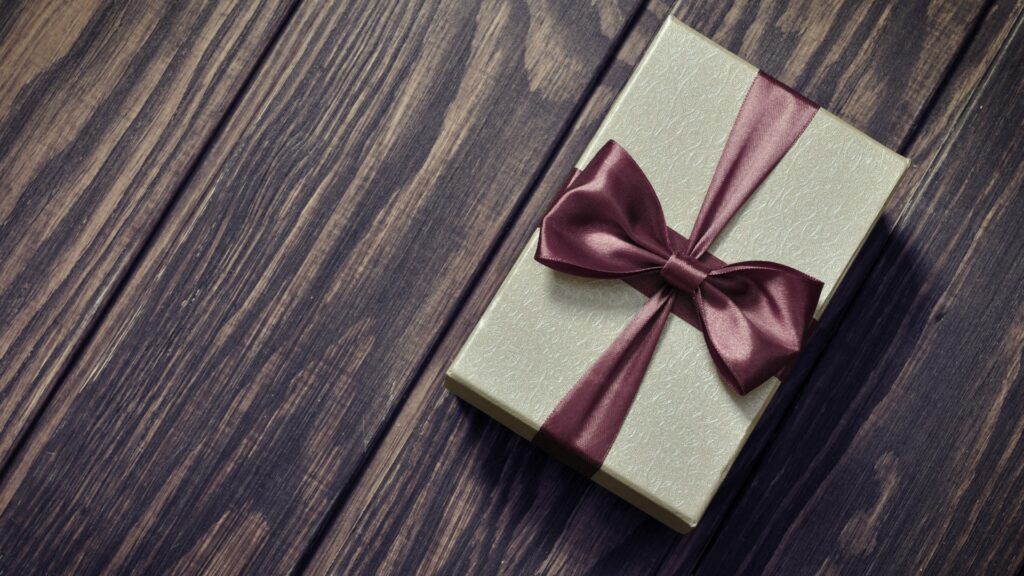 Tại sao nên tặng quà tri ân khách hàng