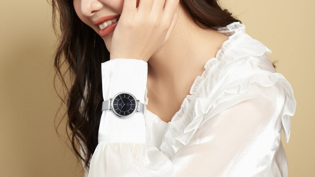 Phụ nữ đeo đồng hồ tay nào là đẹp nhất?