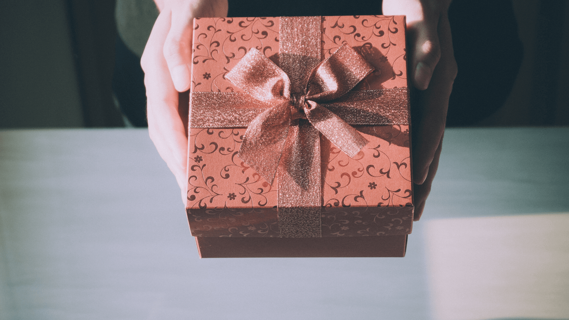 Tặng quà sinh nhật cho người yêu cũ - nên mua gì