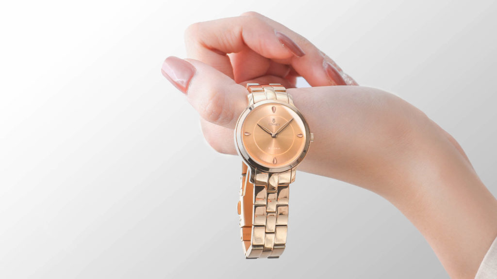 Những thương hiệu nào sản xuất và phân phối đồng hồ nữ dây sắt đẹp chất lượng tại Việt Nam?
