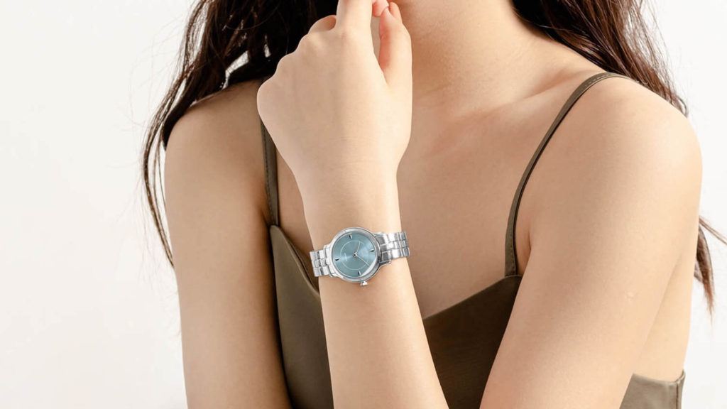 Đồng hồ nữ dây kim loại màu trắng Beverly Elegant